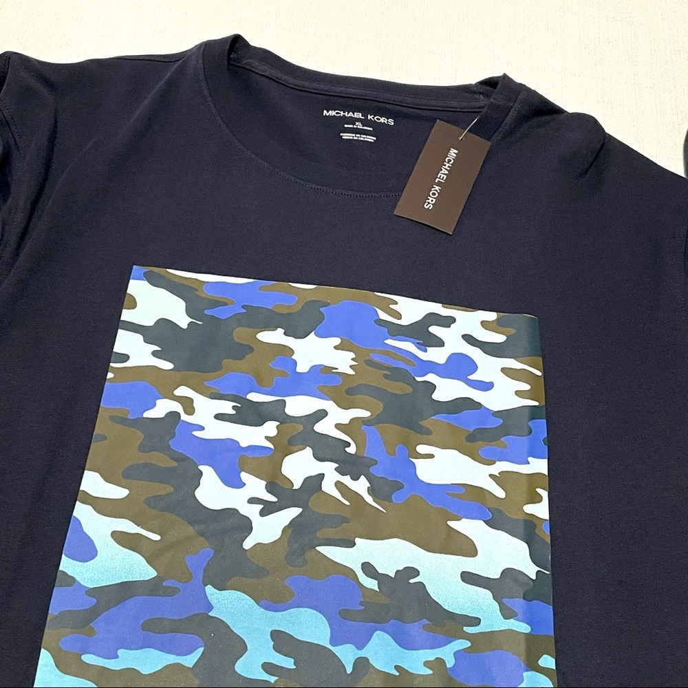 Michael Kors Mens Long Sleeve T-Shirt Crewneck XL Navy With Camo Prints NWT